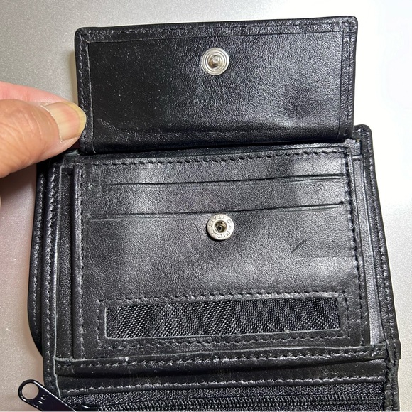 Black bifold leather wallet by Swank 5” x 3-3/4” x 5/8” - Picture 4 of 11